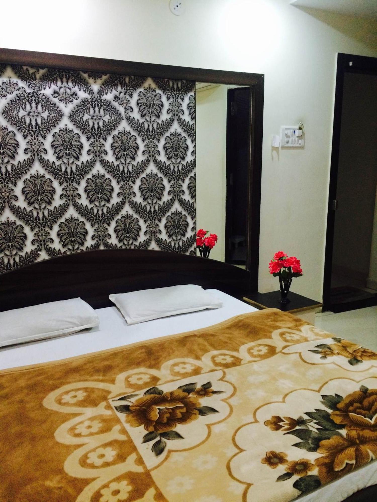 Hotel Vrandavan Palace Near Mahakal Temple Ujjain Exterior foto
