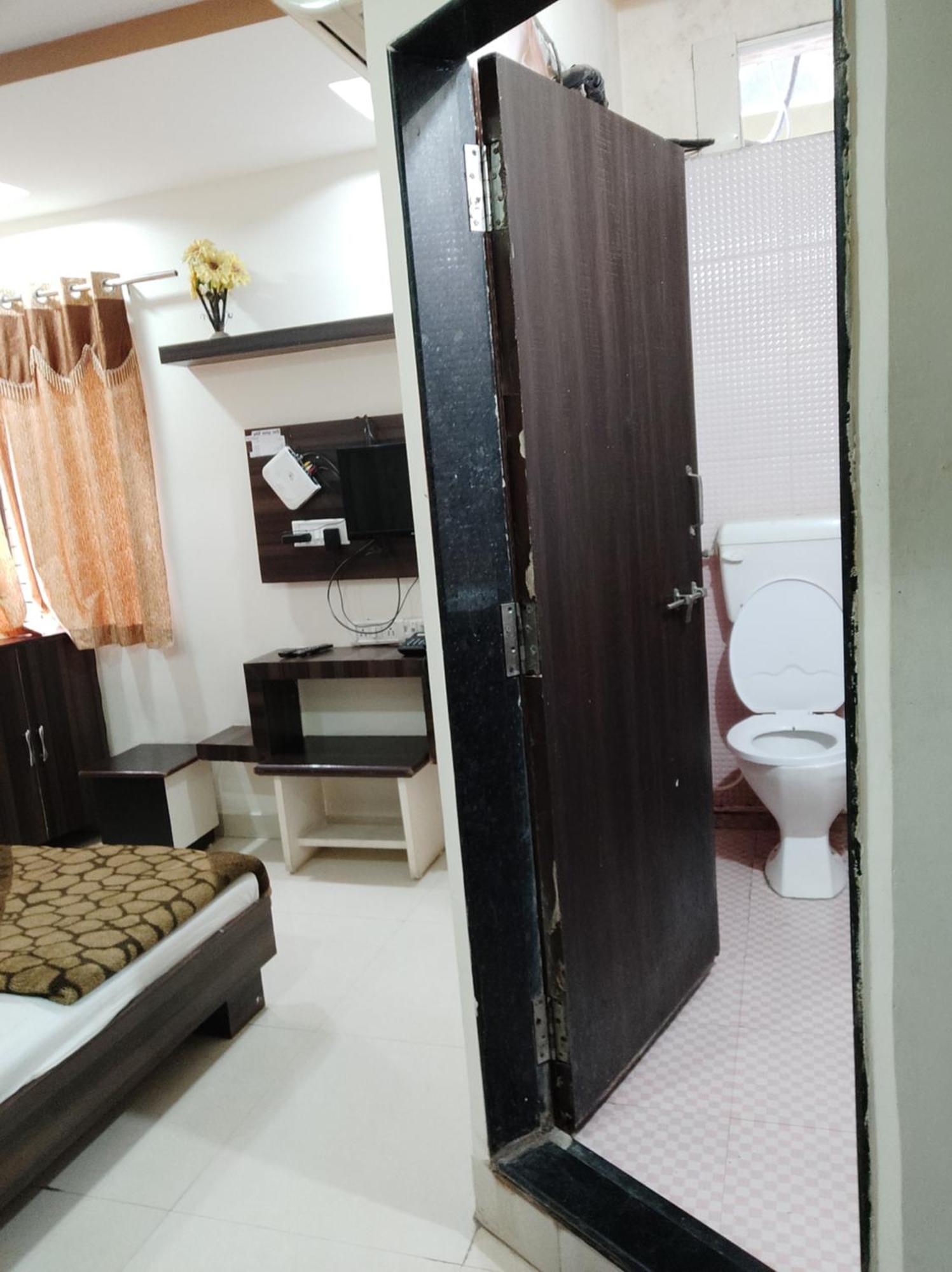 Hotel Vrandavan Palace Near Mahakal Temple Ujjain Exterior foto
