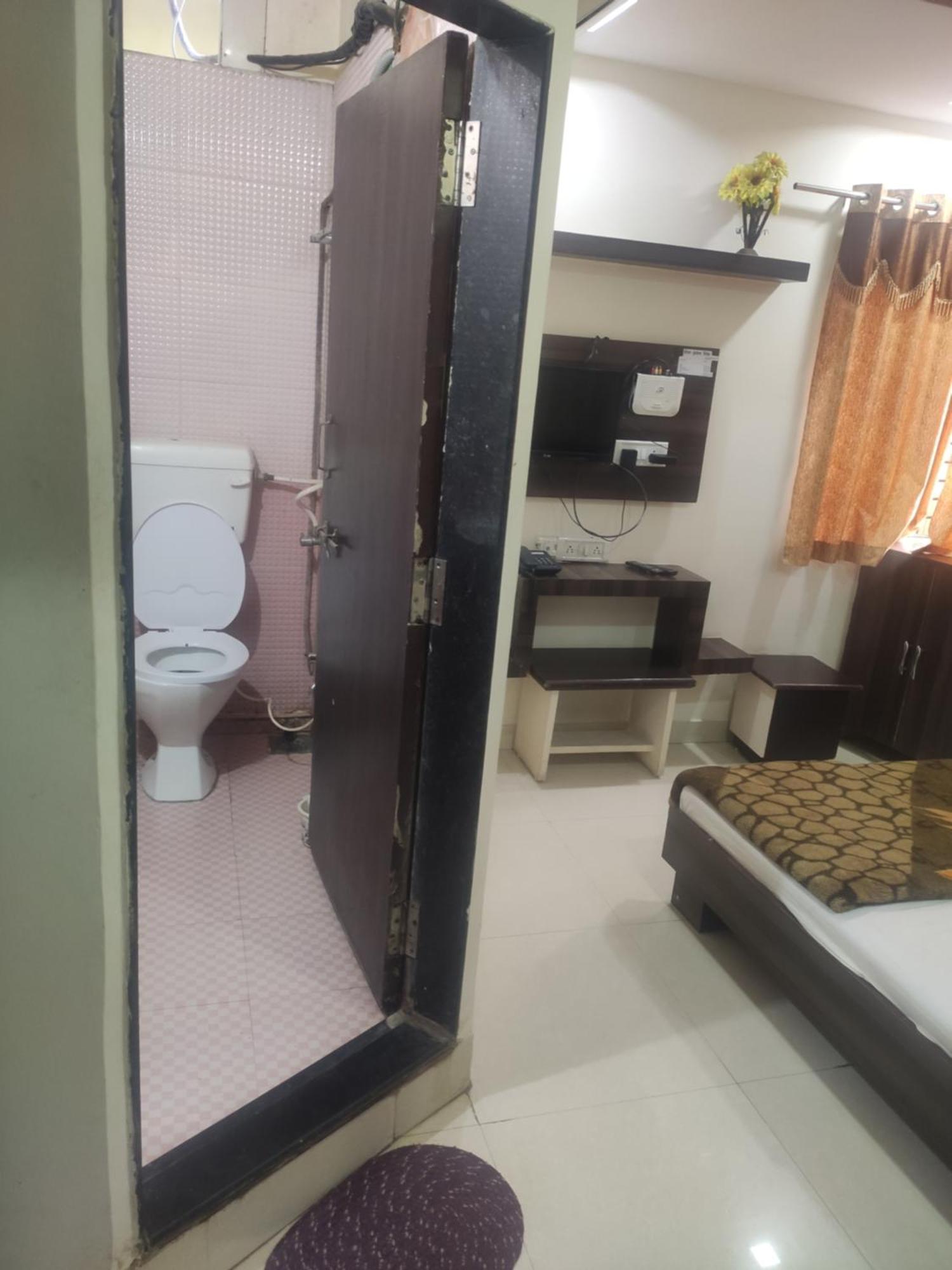 Hotel Vrandavan Palace Near Mahakal Temple Ujjain Exterior foto