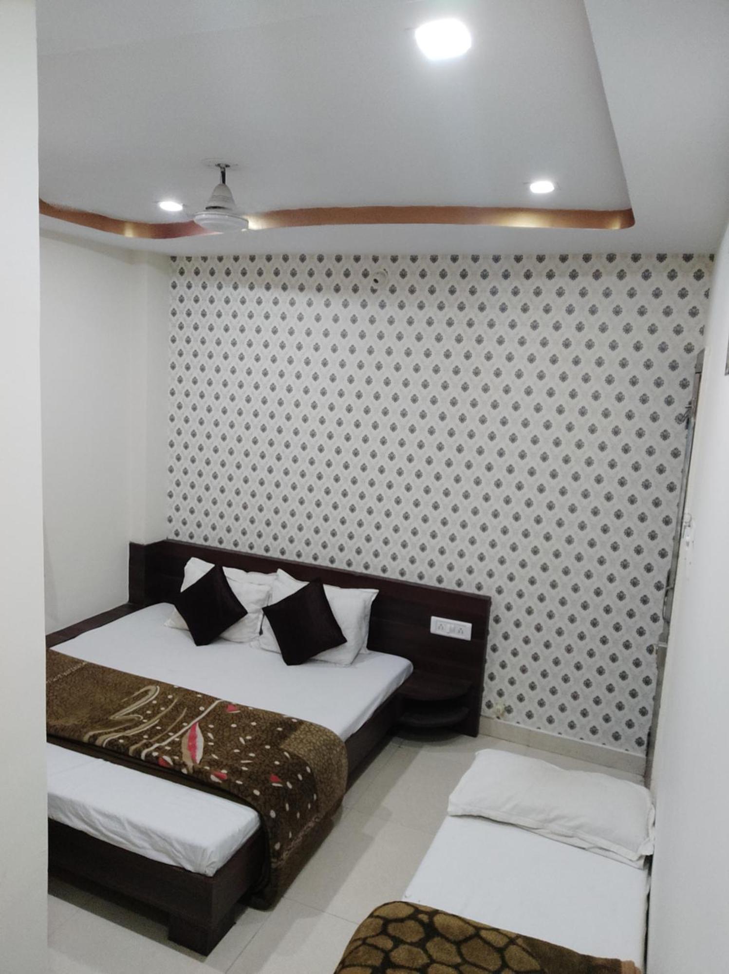 Hotel Vrandavan Palace Near Mahakal Temple Ujjain Exterior foto